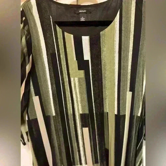 NWOT Alfani Printed Mesh Tunic, brand new never worn. Army green mixed color - Picture 12 of 15
